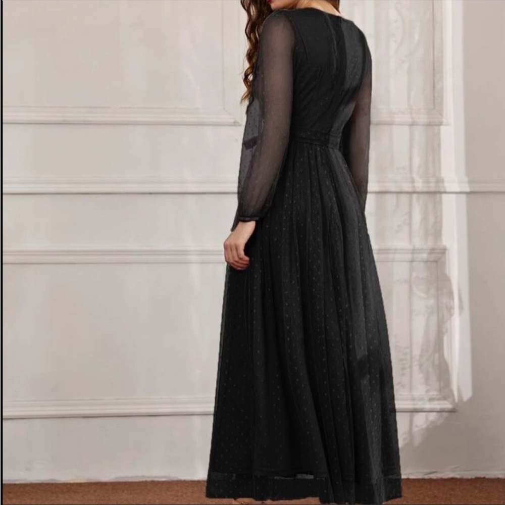 Elegant Black Dress - Picture 2 of 3